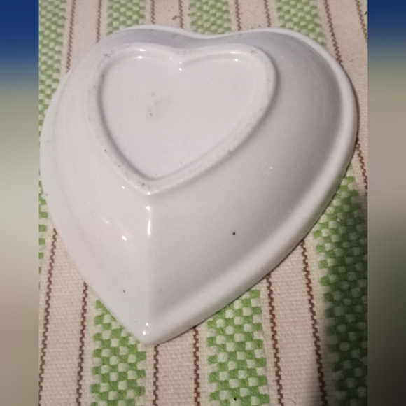 Vintage 1970's Bear Milk Glass Trinket box - Picture 3 of 3